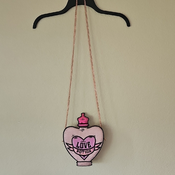 Amortentia Love Potion Crossbody By Danielle‎ Nicole - Picture 2 of 8